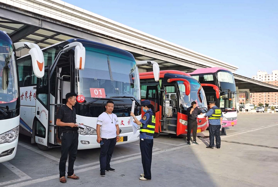 加大執(zhí)法檢查力度，提供寬松、舒適、安全、便捷、文明的旅游包車服務(wù).jpg