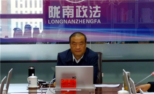 2刘进海出席会议并讲话.jpg