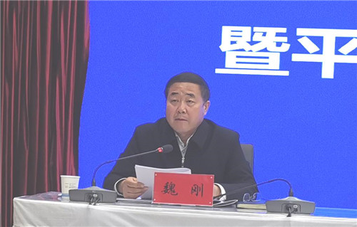 7魏刚宣读通报.jpg