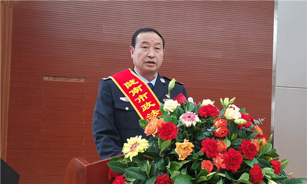 9王克让作报告.jpg