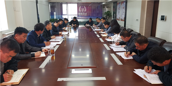 4委机关干部职工参加会议.jpg