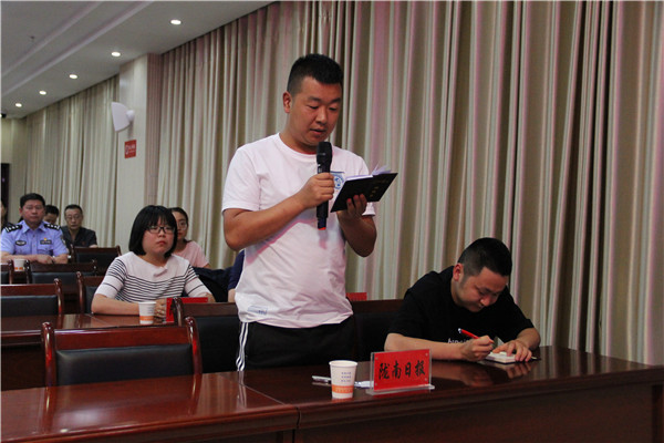7陇南发布记者提问.JPG