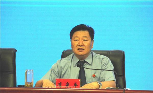 8李光平答记者问.JPG