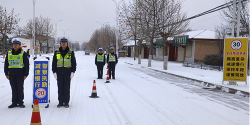 以雪为令！西峰公安交警“战雨雪、保畅通、保安全” 全力守护群众平安出行