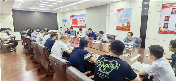 3委机关全体干部职工参加会议.jpg