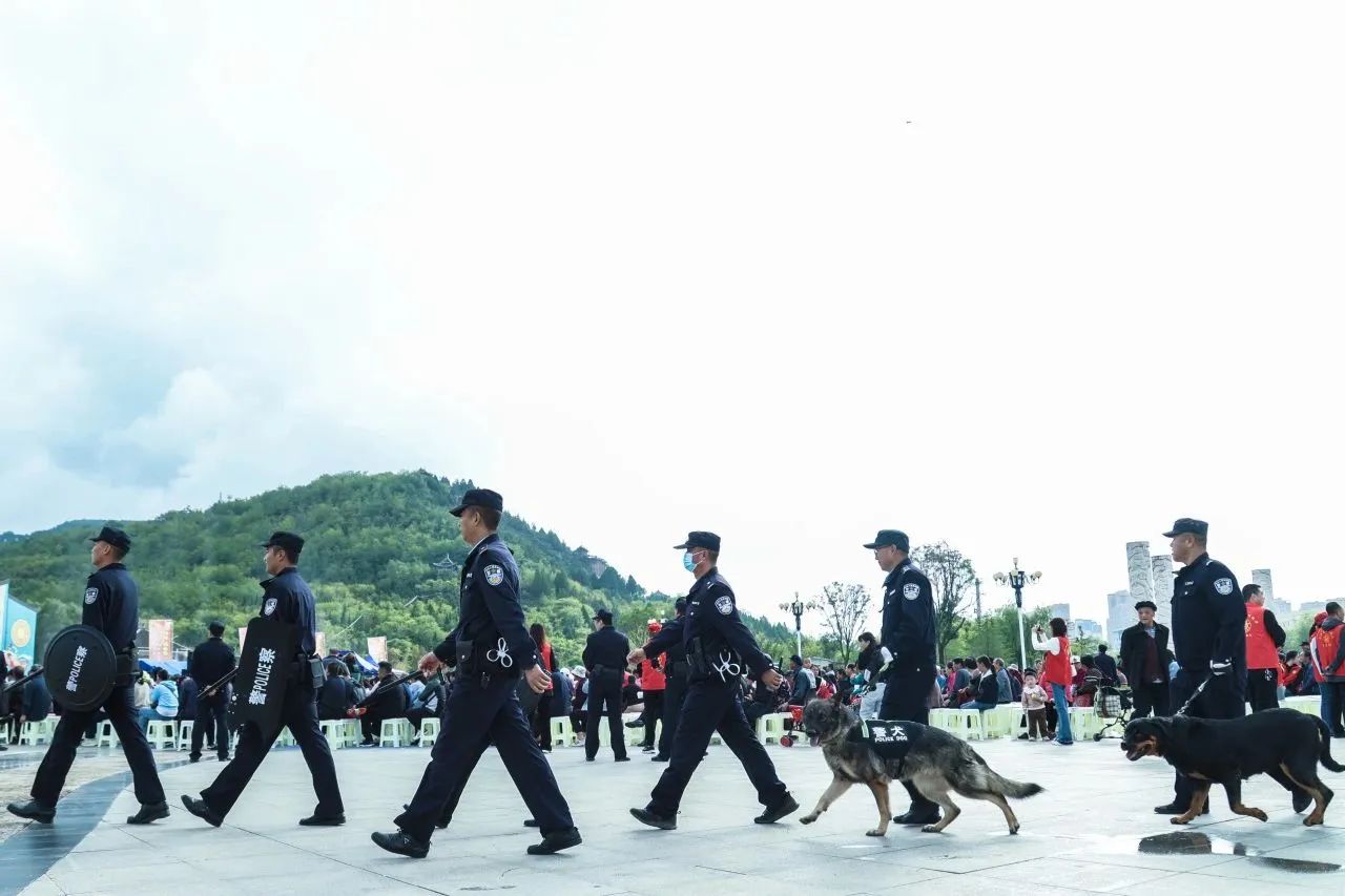 【主動創(chuàng)穩(wěn)】清水公安：走遍千山萬水 進到千家萬戶 全面深化“鐵腳板”警務5.jpg