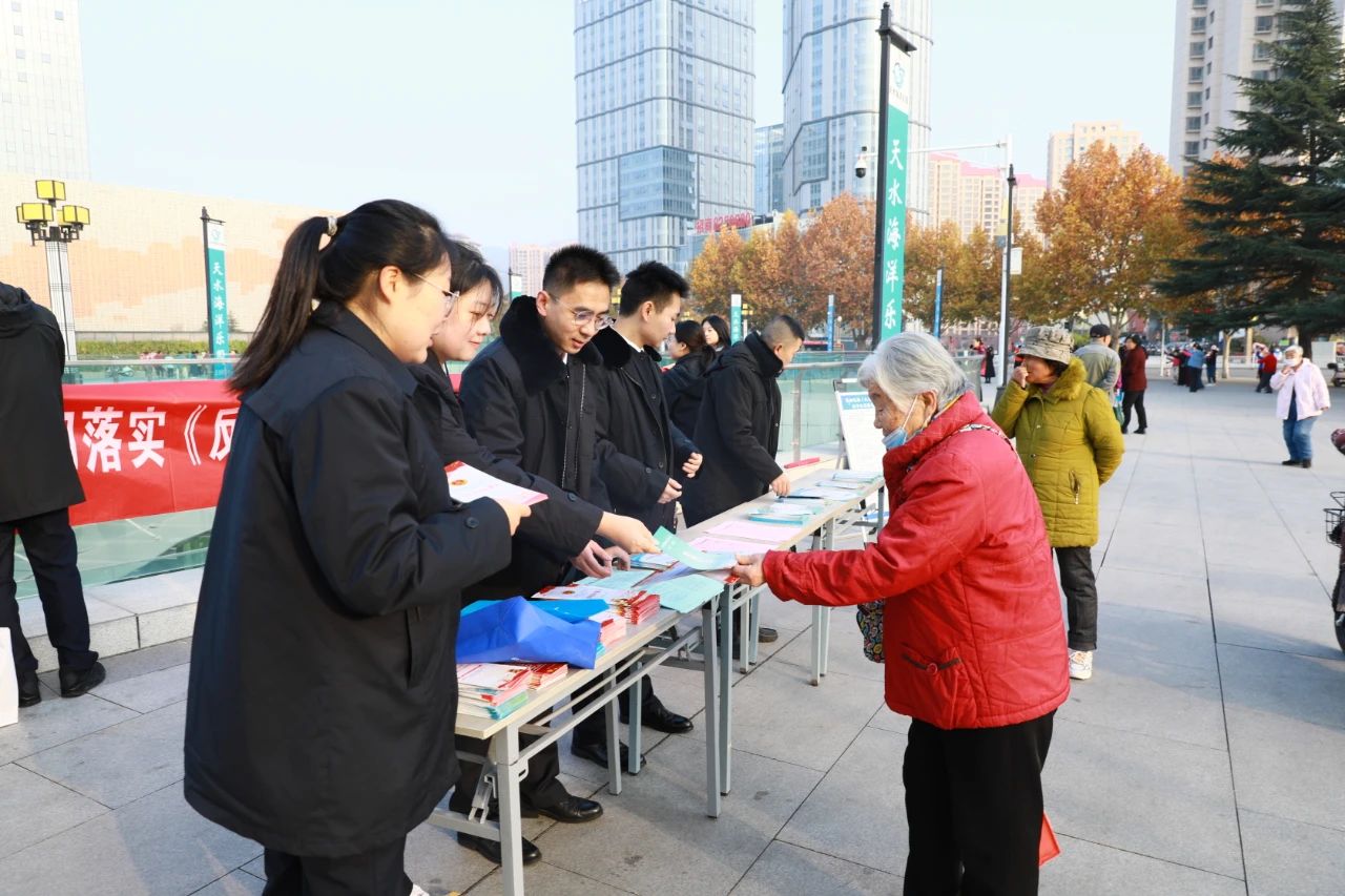 天水市檢察院組織開展常態(tài)化掃黑除惡斗爭宣傳活動(dòng)1.jpg