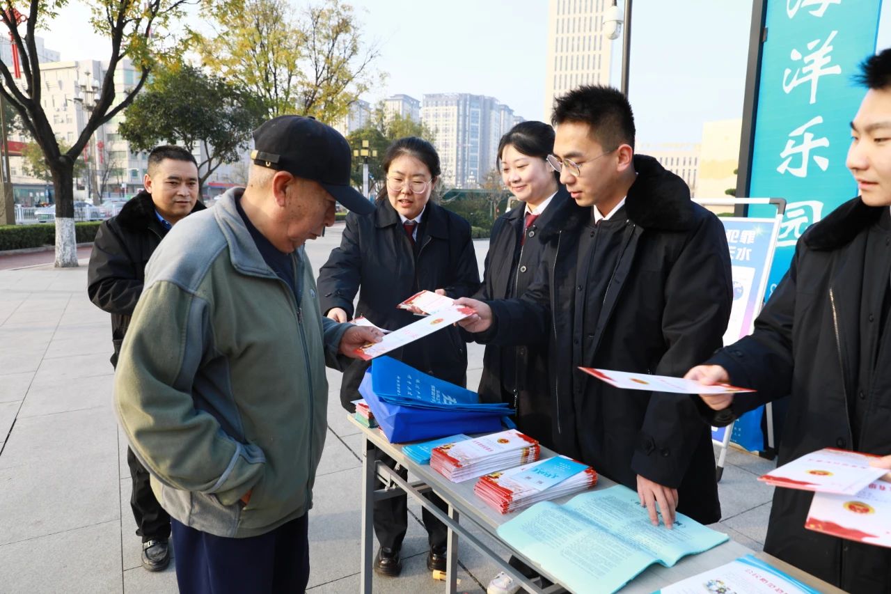 天水市檢察院組織開展常態(tài)化掃黑除惡斗爭宣傳活動(dòng)2.jpg