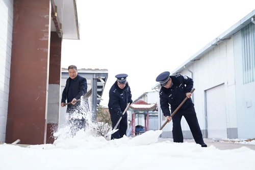 庆阳市公安局西峰分局后官寨派出所：群众过大年 我们守平安