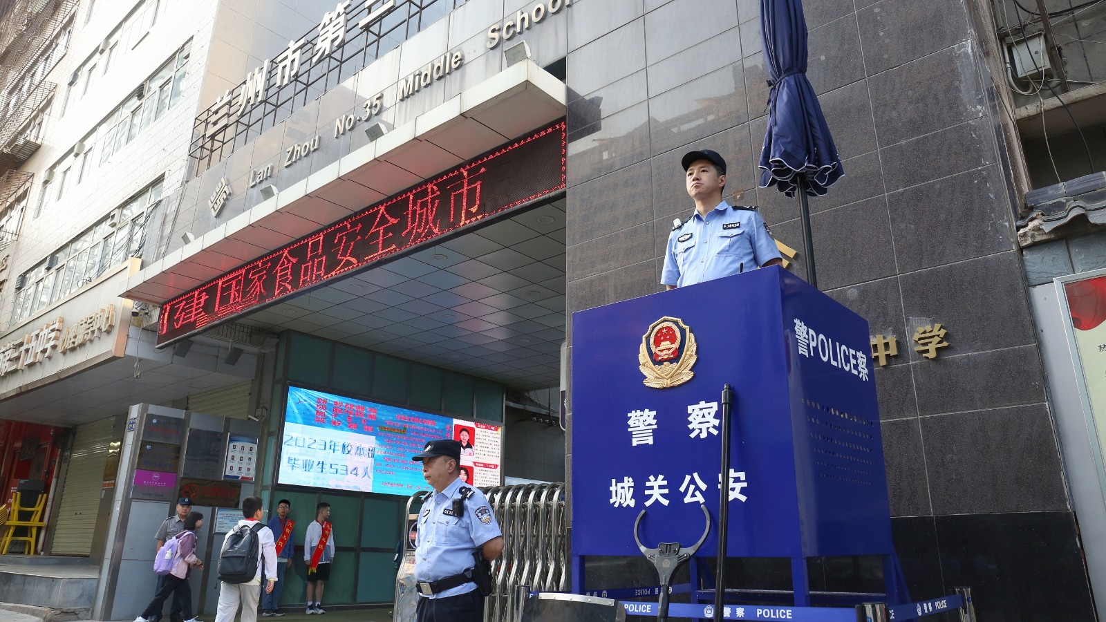 (AQEY配图2)兰州公安:打好护校安园(43481069)-20250909164130 (AQEY配图2)兰州公安:打好护校安园(43481069)-20250909164130